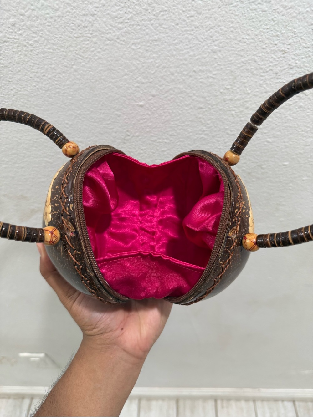 Handcrafted Coconut Shell Purse - Picture 5 of 5
